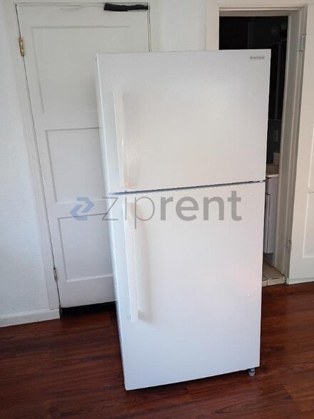 Building Photo - Unit Single bedroom
