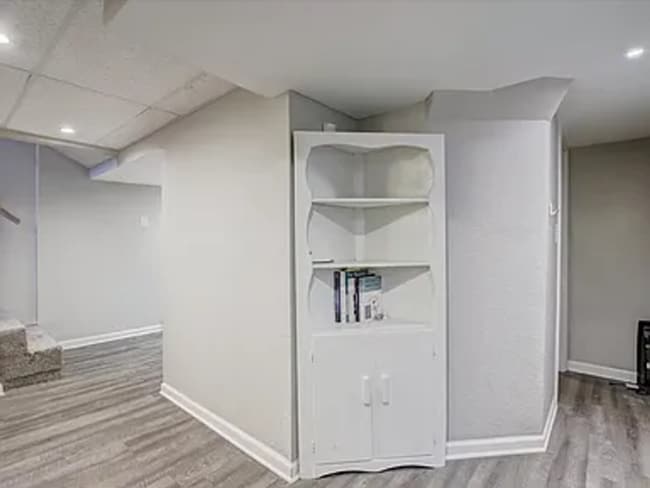 Building Photo - 528 W 43rd St