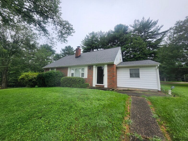 Primary Photo - 1104 Wild Orchid Dr