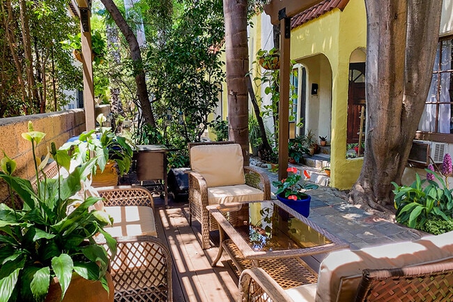 Pergola seating area - 632 N Sycamore Ave