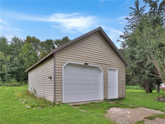 Building Photo - 3 Bedroom, 2 Bathroom Single Family House