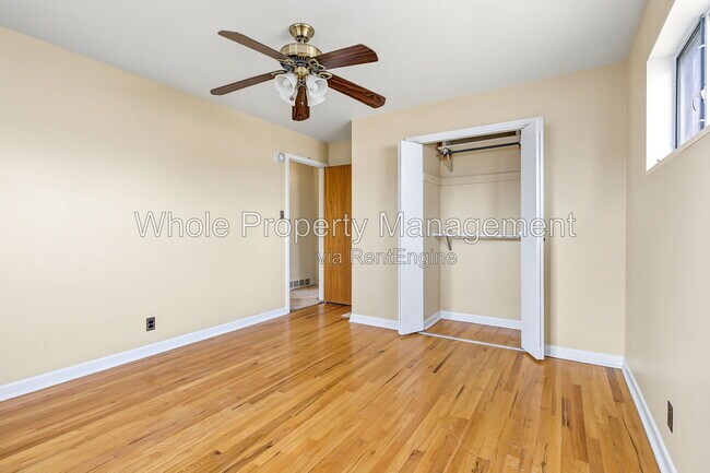 Building Photo - 1406 E 108th Pl