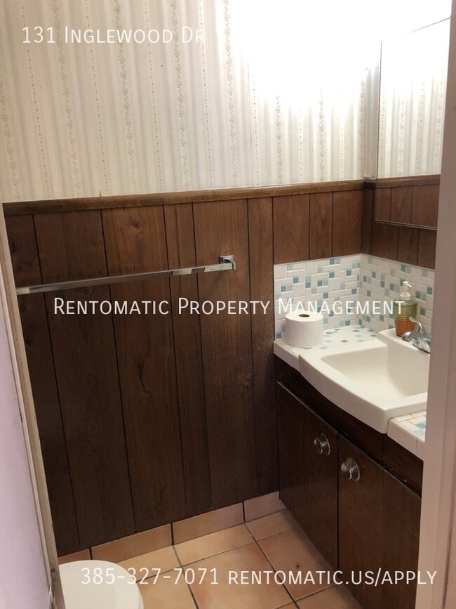 Building Photo - 131 Inglewood Dr