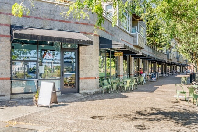 Building Photo - Riverplace Condominiums - 1 bed/1 bath cor...