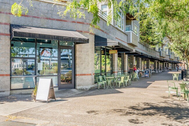 Building Photo - Riverplace Condominiums - 1 bed/1 bath corner unit w/parking/storage/balcony/fireplace