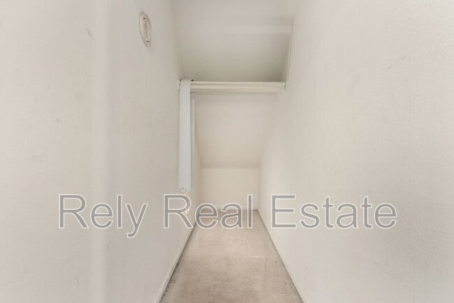 Building Photo - 13550 W Cypress St