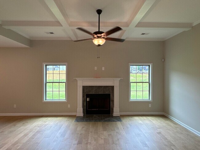 Building Photo - 5 Bedroom 3 Bathroom House