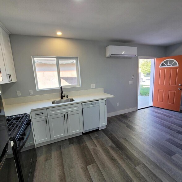 Building Photo - 45517 3rd st E