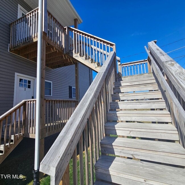 Building Photo - Modern 2-bedroom, 2 bathroom apartment convienent location