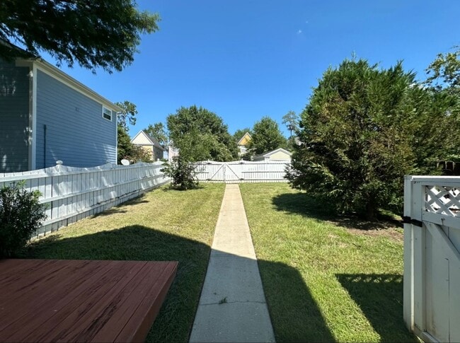 Building Photo - 3687 Longfellow Rd