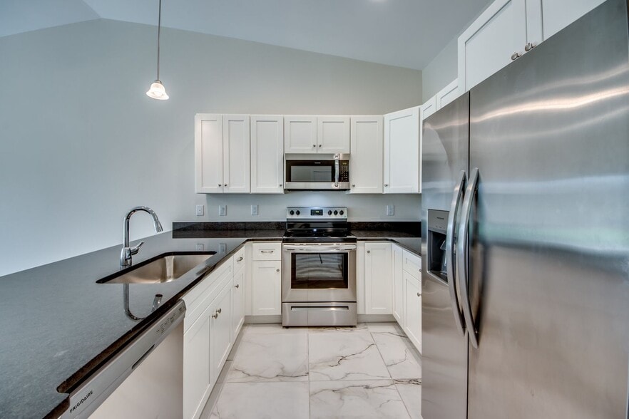 Building Photo - 3419-3421 SW 15th Pl