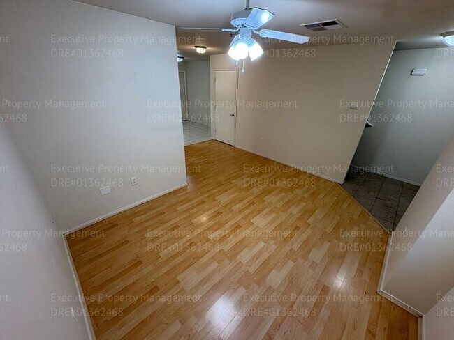 Building Photo - 2 bedroom 1.5 bathroom townhome located in a gated community near Hosking Ave/ S. Union Ave