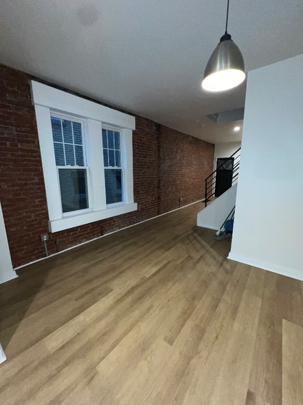 Building Photo - 313 E 17th Ave