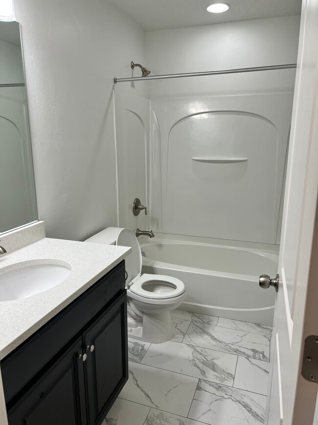 Building Photo - Bluffdale Townhouse