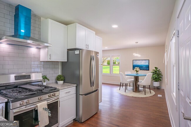 Building Photo - 2107 Garden Cir