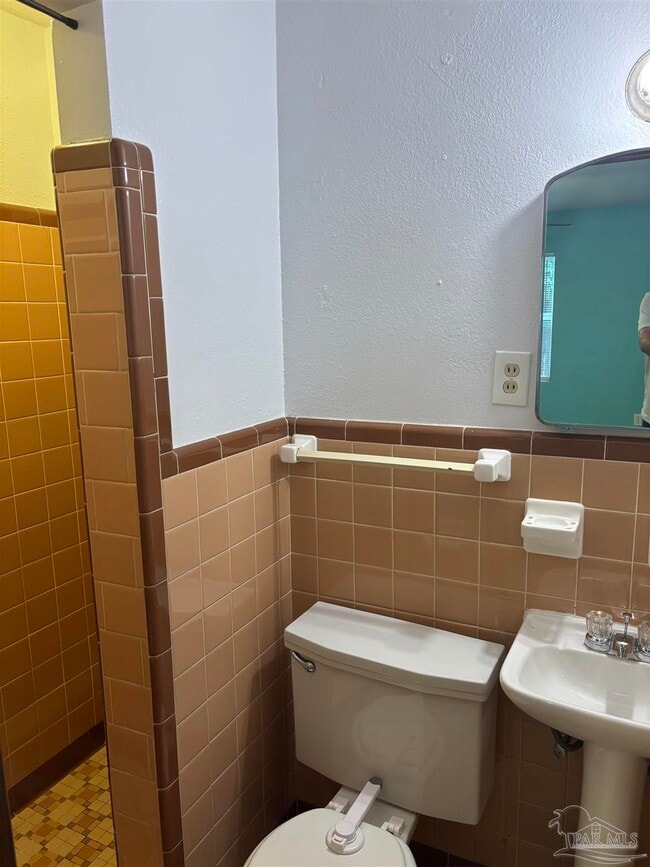 Building Photo - 425 Rentz Ave