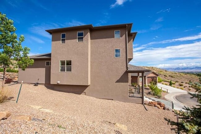 Building Photo - Stunning 3-BR Home with Views, Upgrades, & Oversized Garage!