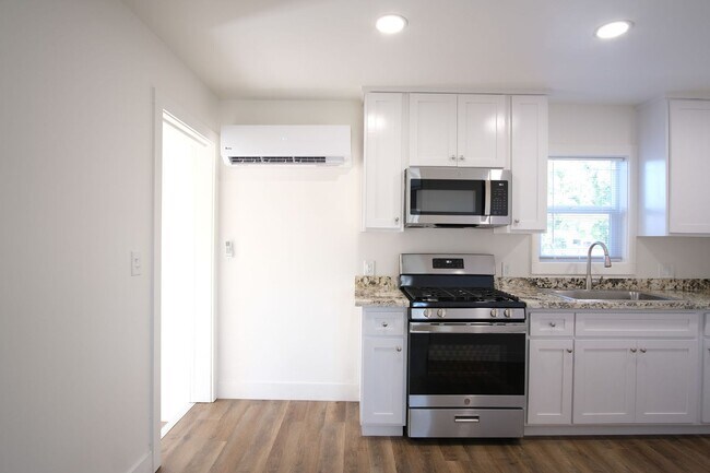 Building Photo - 3 Bedroom 1 Bath -COMING SOON