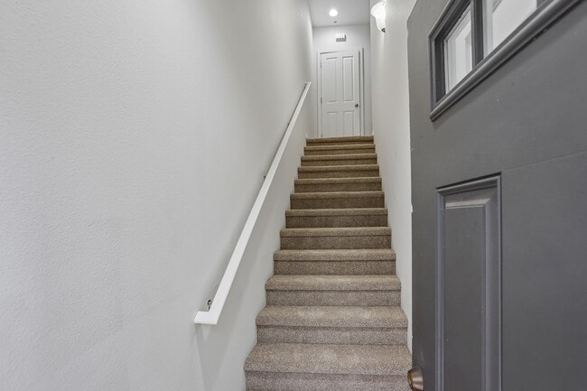 Building Photo - Dual-Suite 2BR/2.5BA Townhome-Style Condo — Gas Fireplace, Balcony & Attached Garage | Heron Cree...