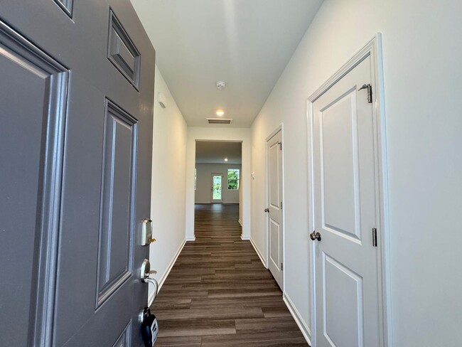 Building Photo - BRAND NEW GORGEOUS TOWNHOUSE in a very con...