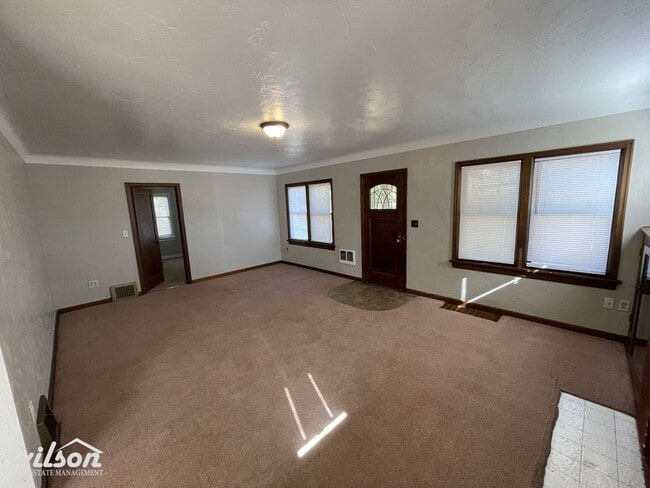 Building Photo - Spacious 4-Bedroom Oasis in the Heart of Yakima – Perfect for Family Living!