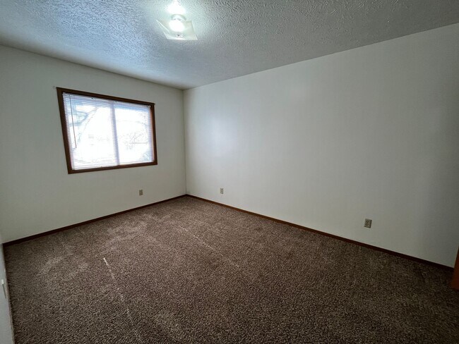 Building Photo - 433-7 HAMPTON PLACE