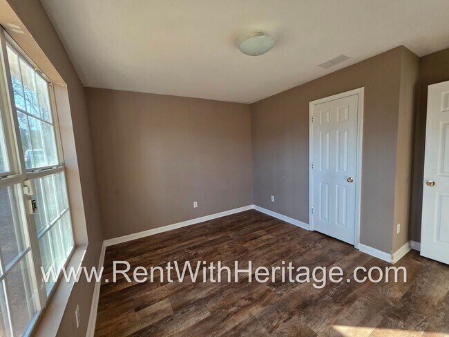 Building Photo - Awesome 3 bd/ 2 bath home / Ranch Home / No Steps / Upgrades Galore / Great Location