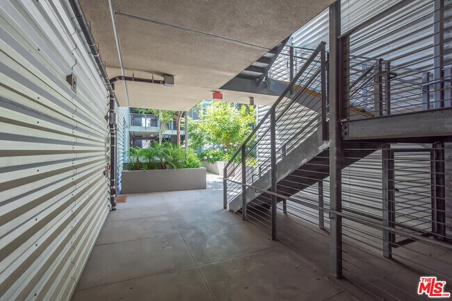 Building Photo - 4080 Glencoe Ave