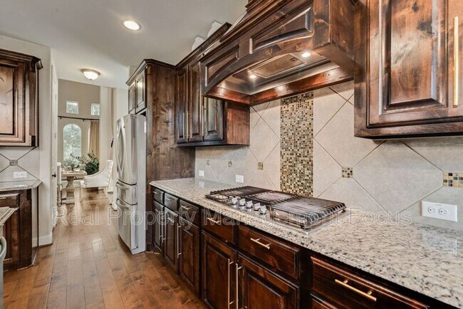 Building Photo - 3625 Funston Dr