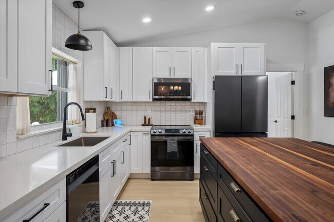 Building Photo - 10561 Paso Fino Dr