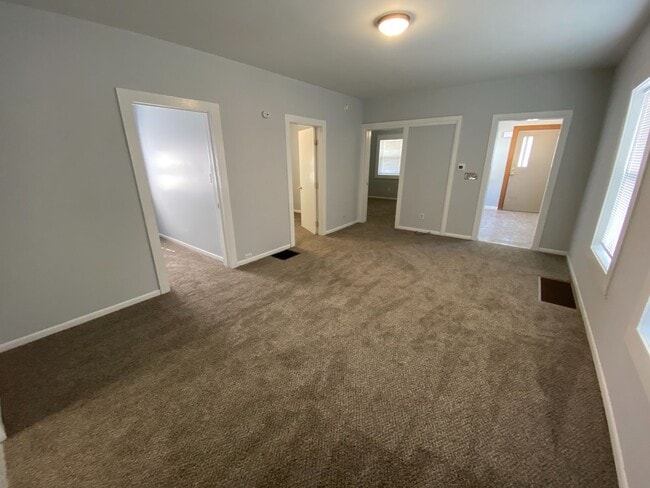 Building Photo - 818 Alpine Ave NW