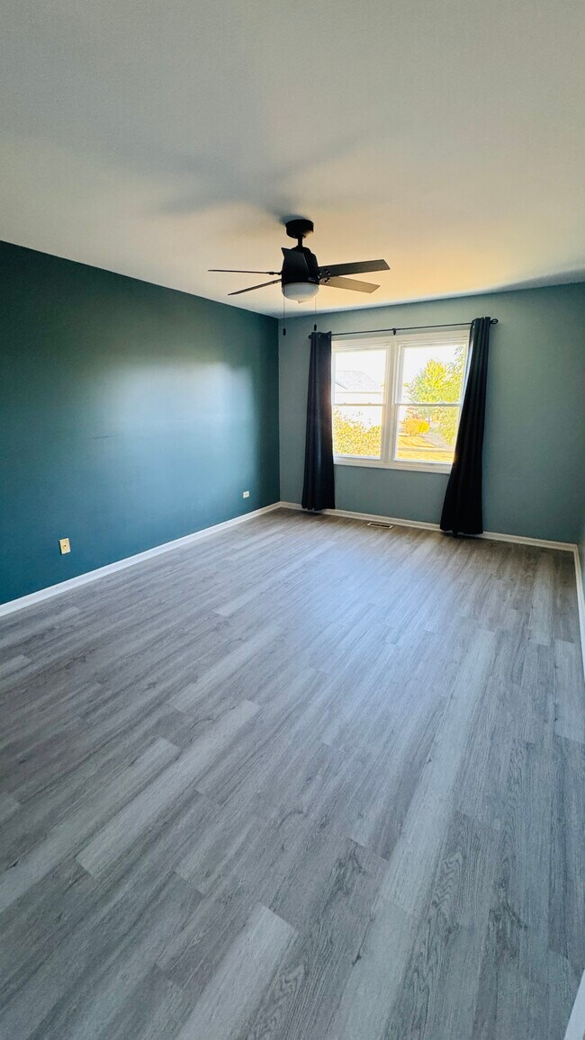 Building Photo - 775 Hoover Dr