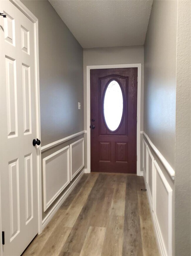 Building Photo - 1806 Maplelawn St