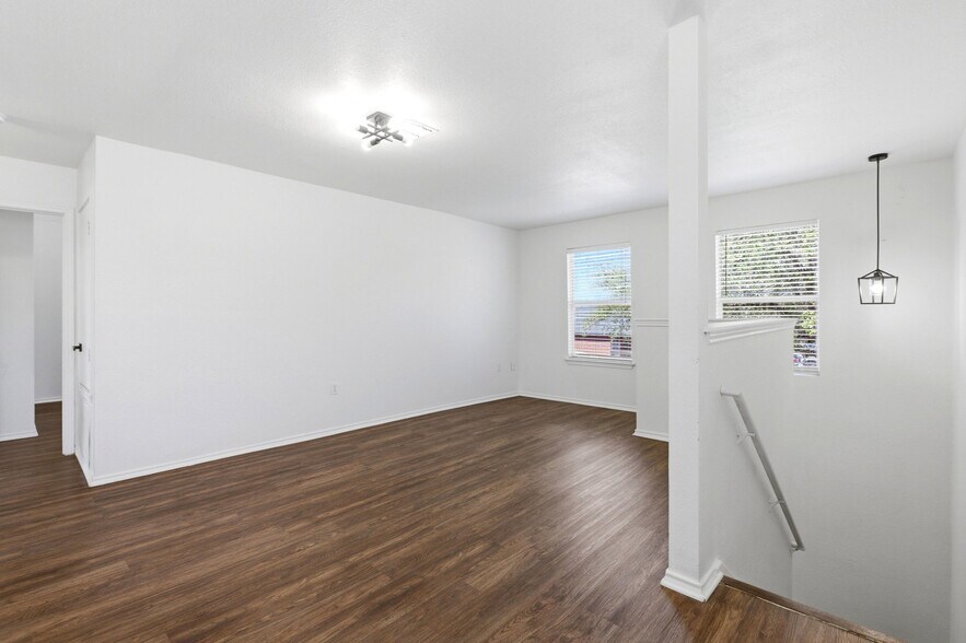 Building Photo - 6611 Walnut Valley Dr