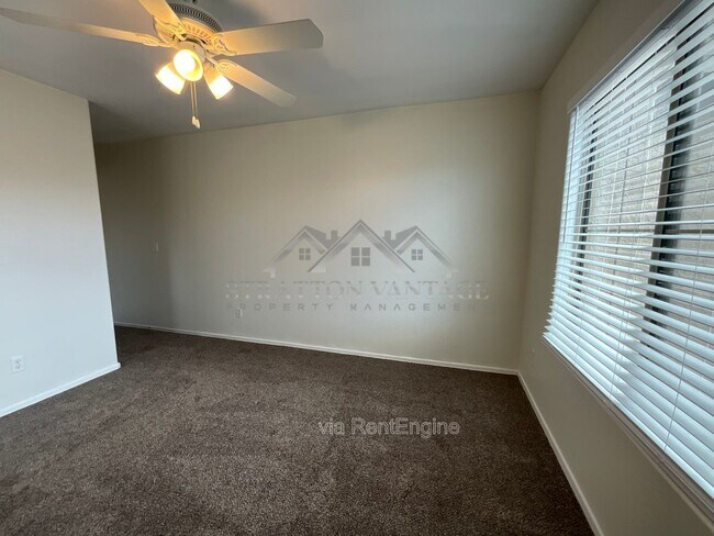 Building Photo - 25654 W Satellite Ln