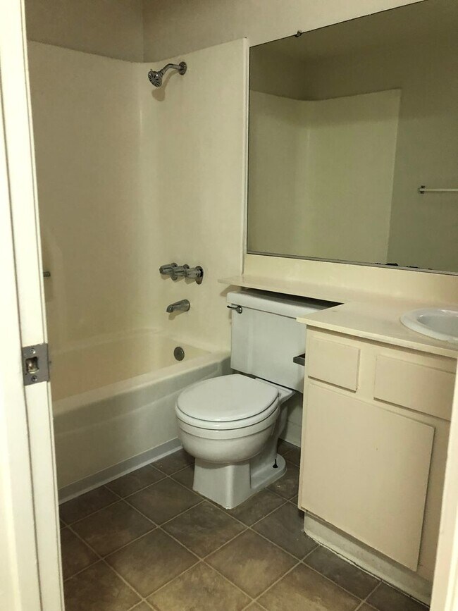 Building Photo - 3600 Sampson Ct