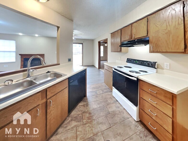 Building Photo - 2527 W Buena Vista St