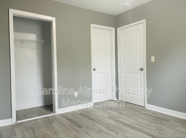 Building Photo - 1016 W Mauney Ave