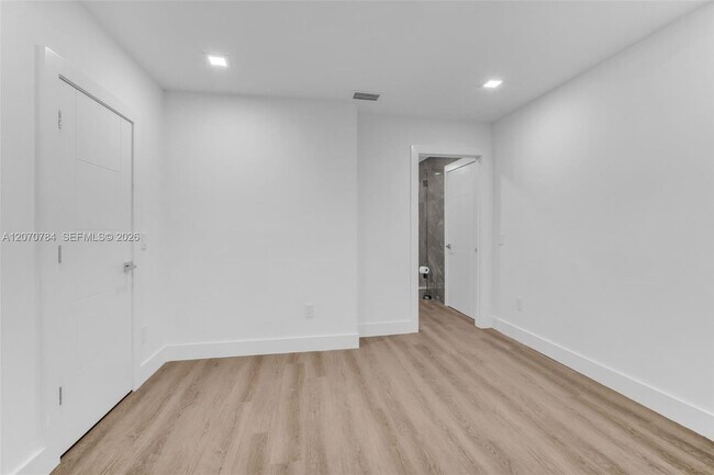 Building Photo - 16778 Willow Creek Dr