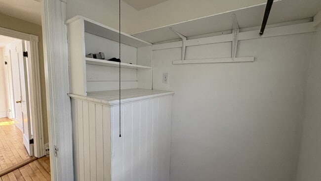 Building Photo - Charming 3-Bed Home with Gleaming Hardwood Floors in Westbrook – Your Cozy Retreat Awaits!