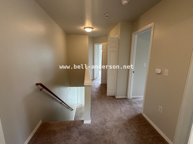 Building Photo - 3 Bedroom Renton Townhome Available NOW!