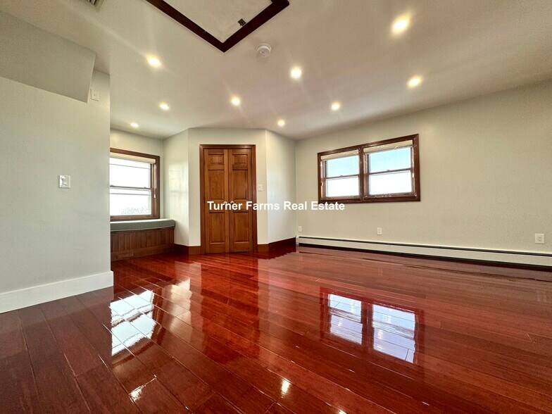 Building Photo - 62 Upland Rd