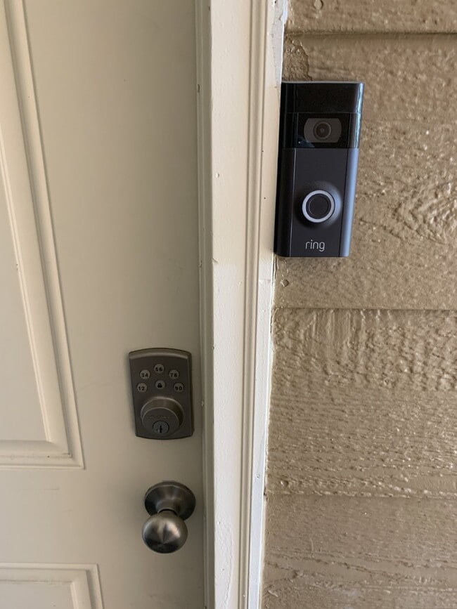 Primary Photo - Available July! Newly Updated 2 bed/2 bath...