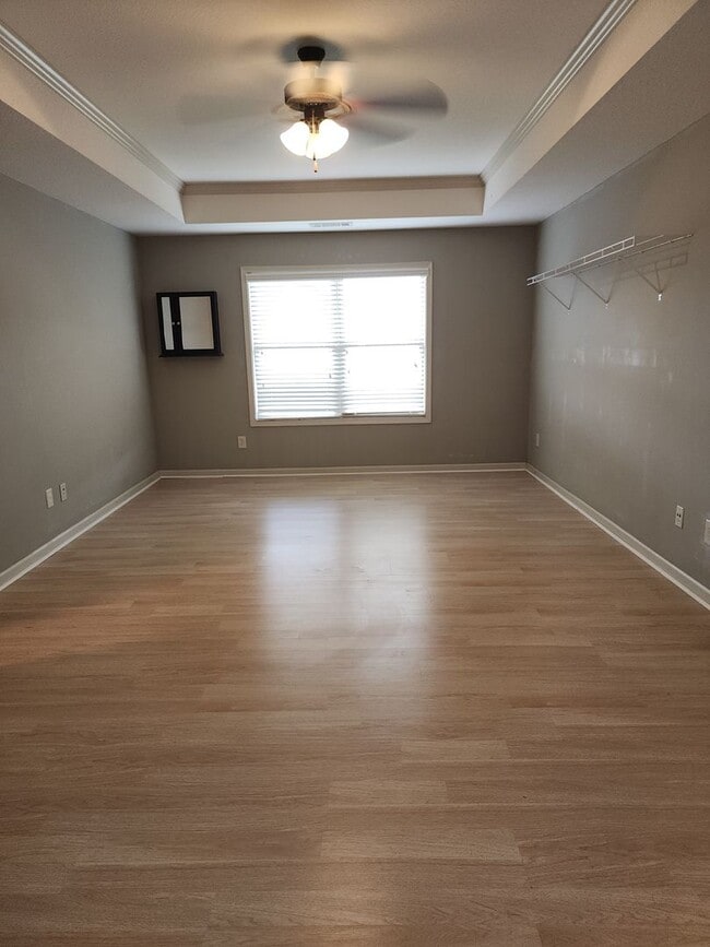 Building Photo - LOVELY TWO STORY W/ 5 BEDS, 3 FULL BATHS. ...