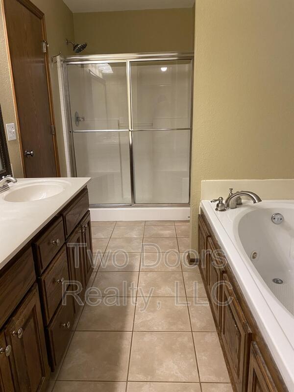 Building Photo - 636 SW 159th St
