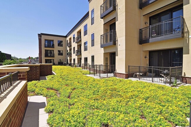 Building Photo - 15 E Franklin Ave