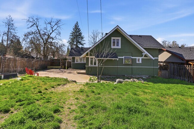 Building Photo - 3402 W Kiernan Ave