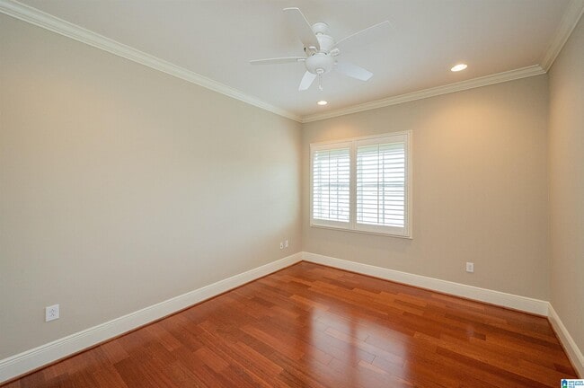 Building Photo - 350 19th St S