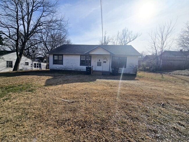 Building Photo - 4 Bed 2 Bath at Shawnee