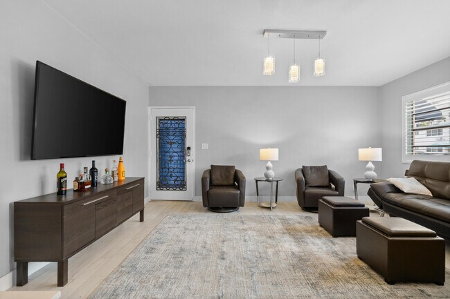 Building Photo - 624 Orton Ave